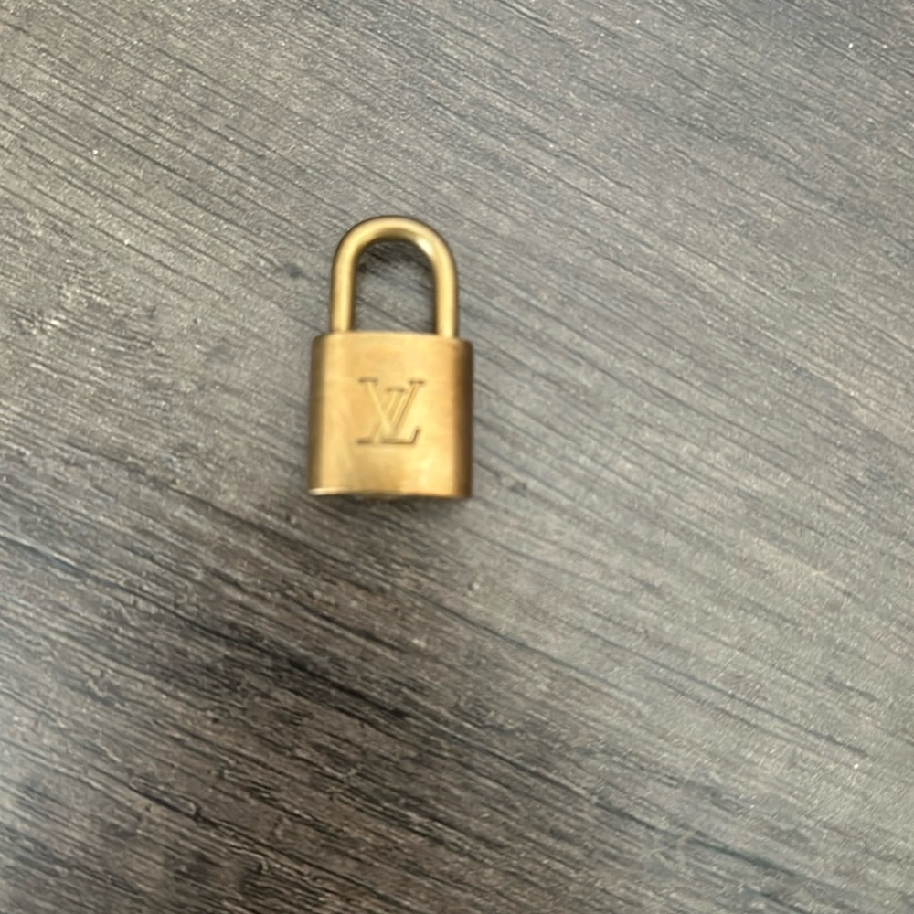 AUTHENTIC LOUIS VUITTON #300 LOCK